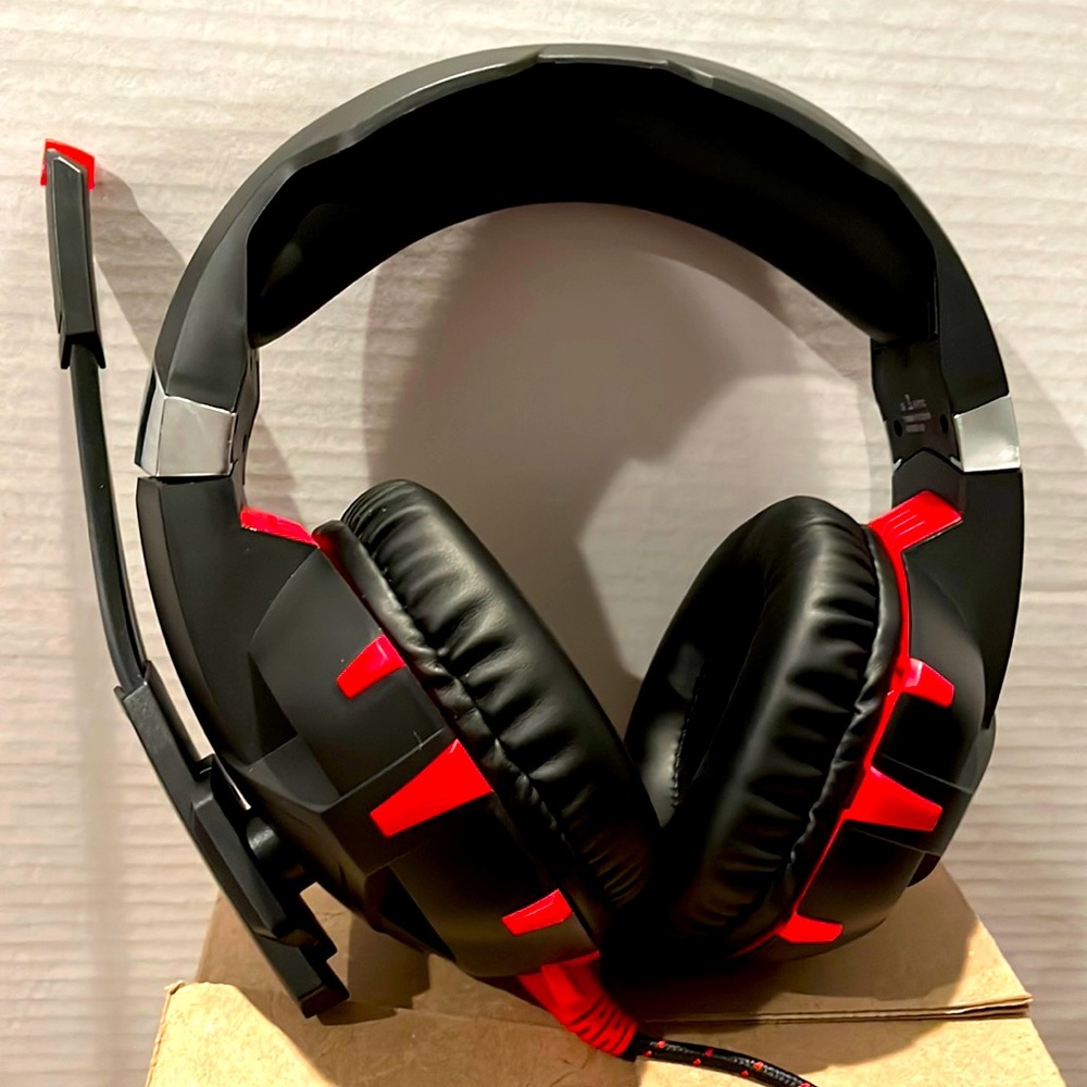 ONIKUMA Gaming headset- unused. Black with red accents. Dual black cord.